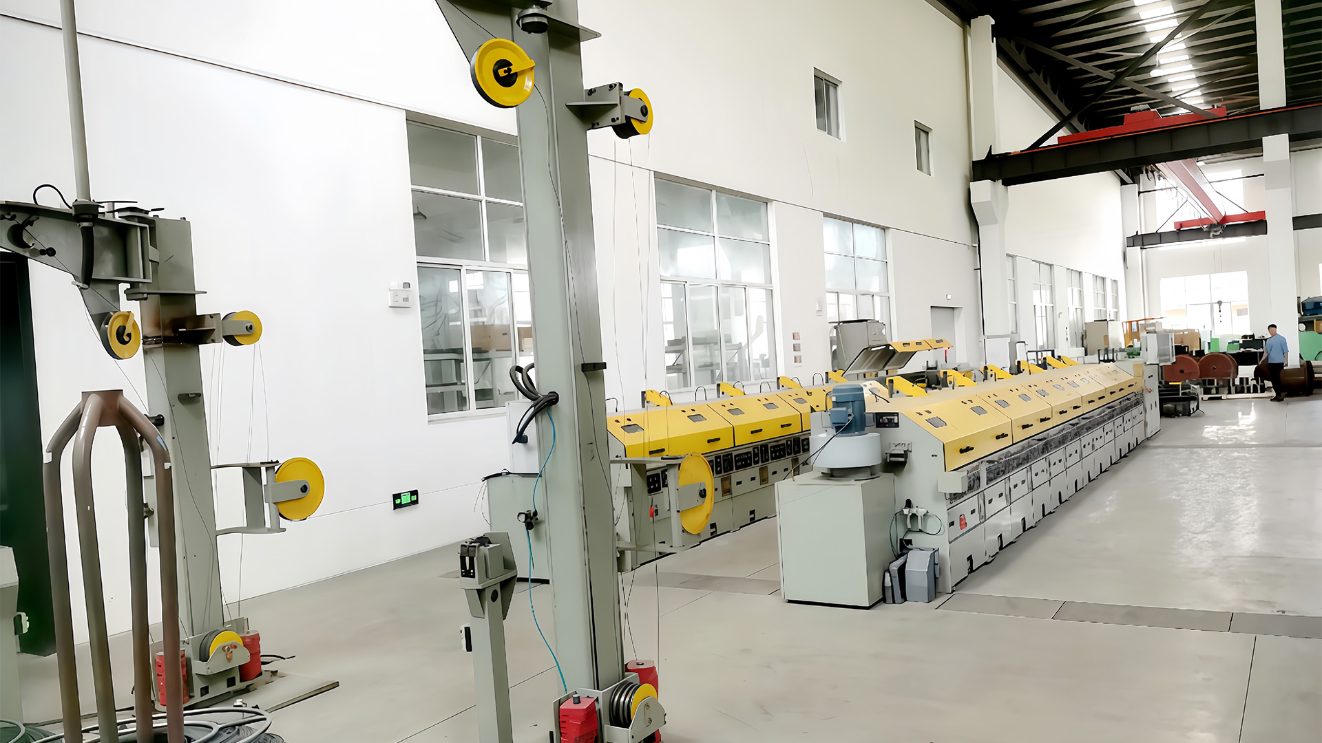 Tel Çekme Makinesi, ödeme sırasında telin esnemesini veya deformasyonunu önlemek için gerginlik kontrolünü nasıl sağlıyor?