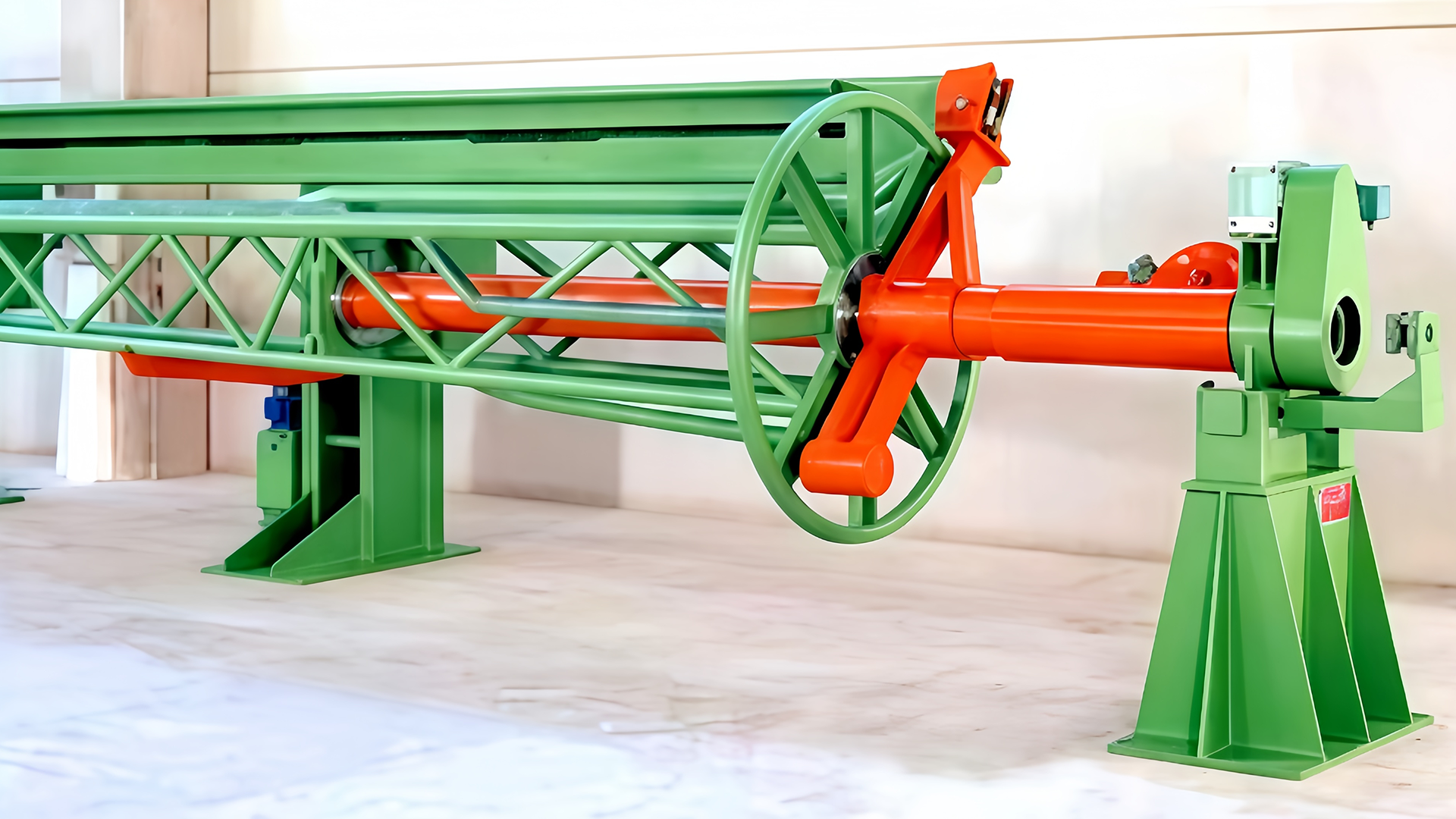 Tel Ödeme Makinesi, kurulum süresini ve işçilik gereksinimlerini en aza indirirken büyük makaraları veya bobinleri nasıl barındırır?